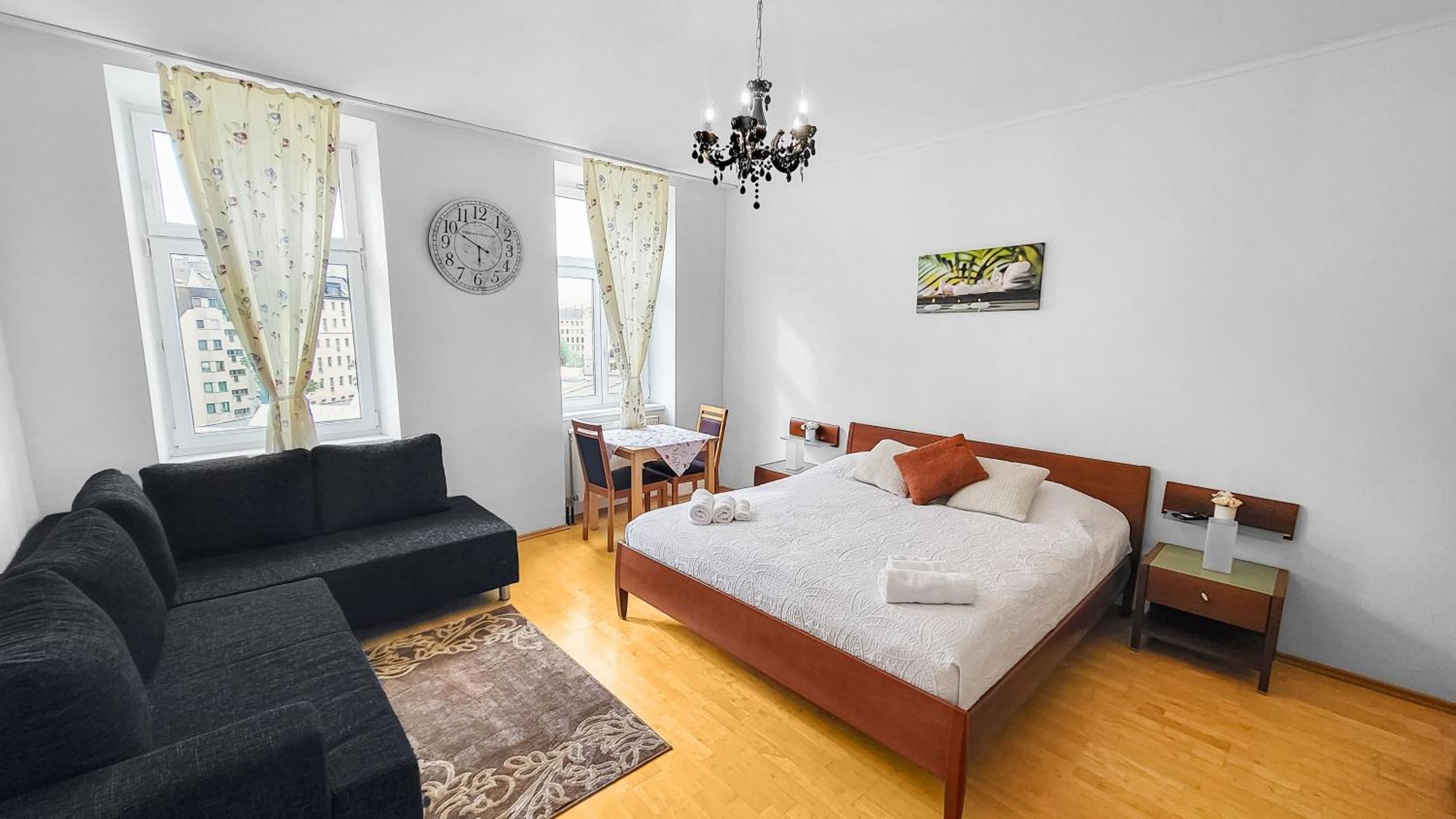 Spacious Three-Bedroom, Three King-Size Beds ウィーン エクステリア 写真