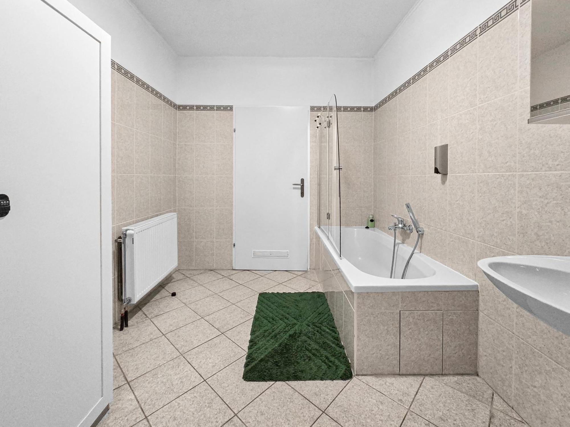 Spacious Three-Bedroom, Three King-Size Beds ウィーン エクステリア 写真