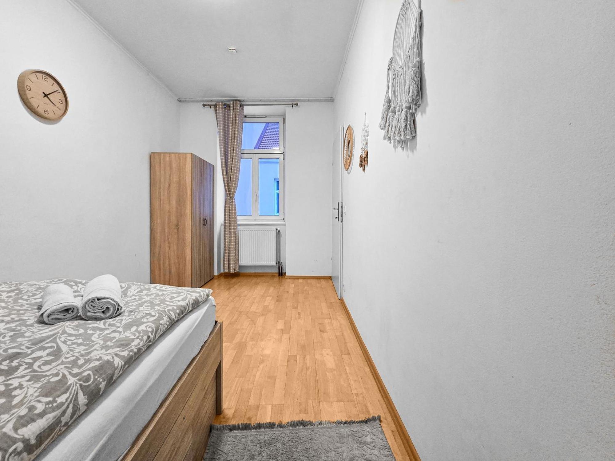 Spacious Three-Bedroom, Three King-Size Beds ウィーン エクステリア 写真