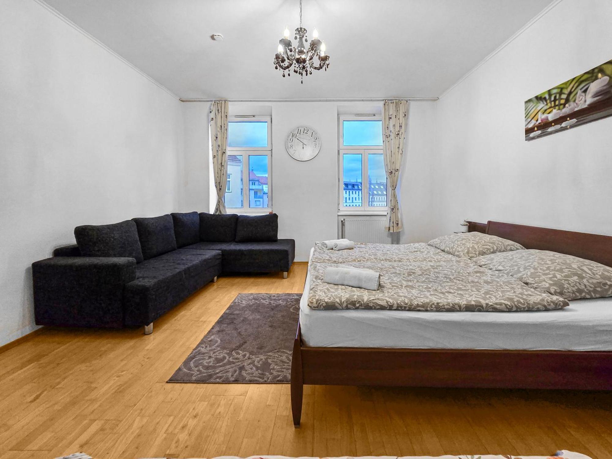 Spacious Three-Bedroom, Three King-Size Beds ウィーン エクステリア 写真