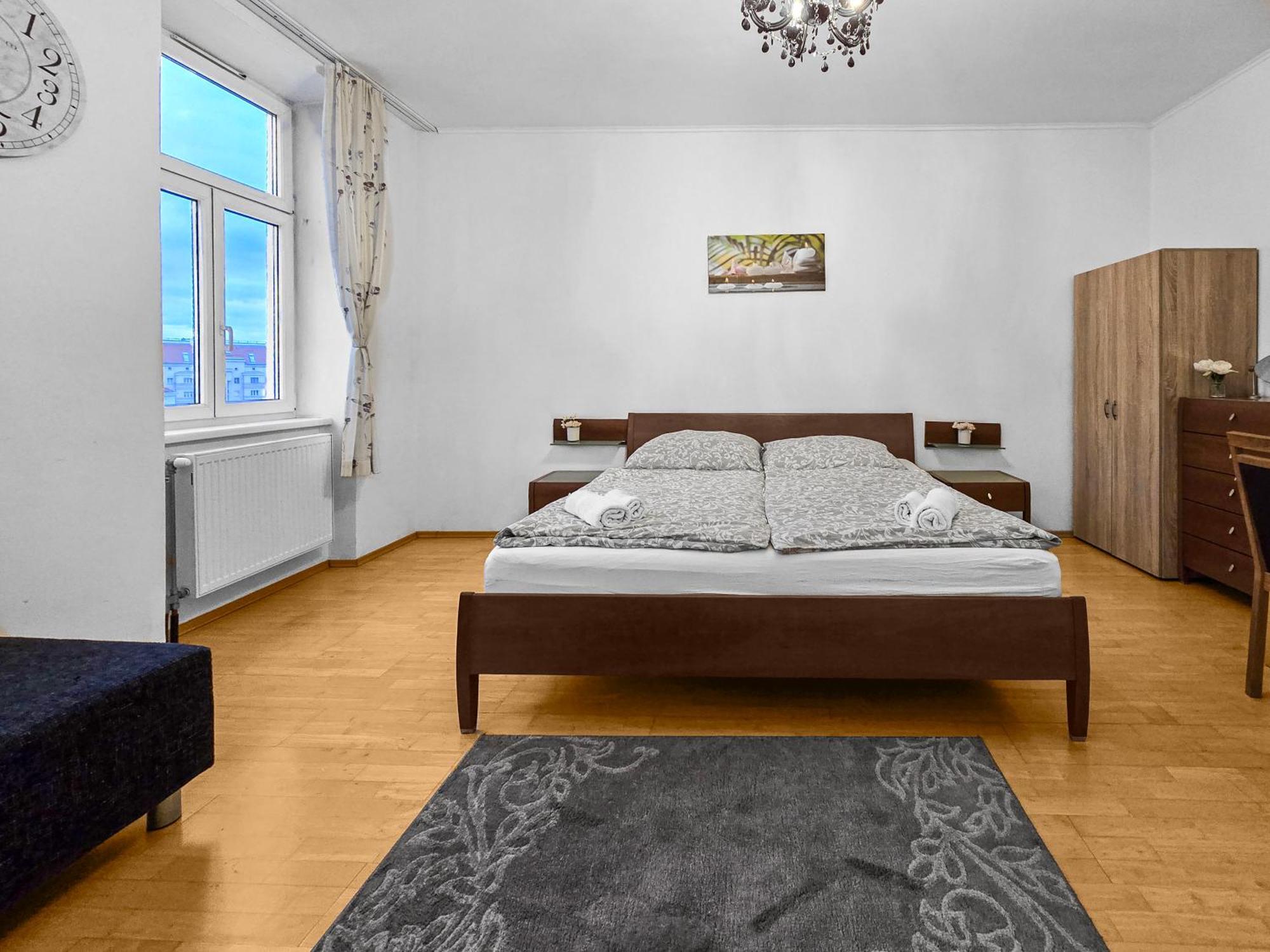 Spacious Three-Bedroom, Three King-Size Beds ウィーン エクステリア 写真