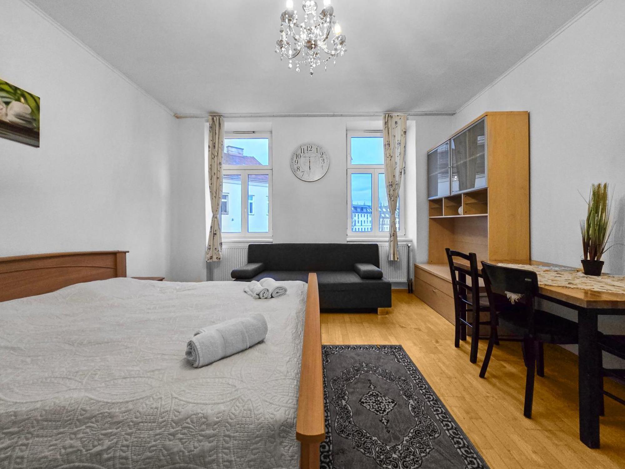 Spacious Three-Bedroom, Three King-Size Beds ウィーン エクステリア 写真